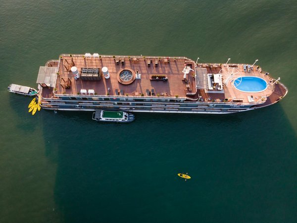 Quels sont les meilleurs endroits pour louer une maison de vacances en Provence avec des ateliers de sculpture et des randonnées?